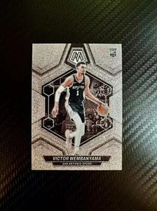 2023-24 Panini Mosaic Victor Wembanyama Glitter RC #238 SSP estremamente difficile da trovare - Foto 1 di 2