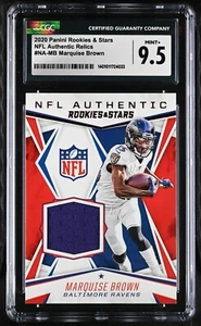 Reliquias auténticas de la NFL Marquise Brown #NA-MB CGC 9.5 (2020 Panini Rookies & Stars) - Imagen 1 de 2