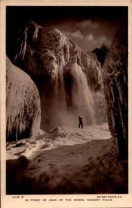 REAL PHOTO POSTCARD- IN FRONT OF CAVE OF THE WIND, NIAGARA FALLS, NY BK68 - Picture 1 of 2