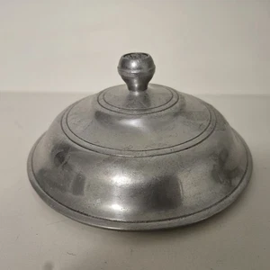 Wilton Armetale Peltre 7.75" Arado Taberna Tapa Redonda Solo - Firmado 1973 RARO - Imagen 1 de 8