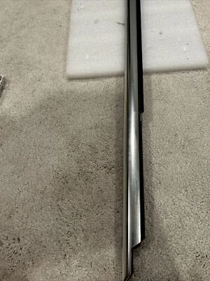 2007-2013 mercedes benz s550 right side front door belt molding 2216903480 - Image 1 of 4