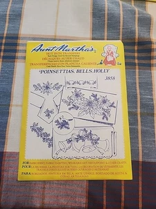 Weihnachtssterne, Glocken, Stechpalme - Tante Martha's #3858 - Hot Iron Transfers - Bild 1 von 2