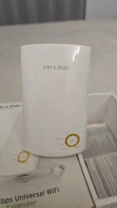 TP-Link 150Mbps Universal WiFi Range Extender Model No. TL-WA.750RE - Picture 1 of 2