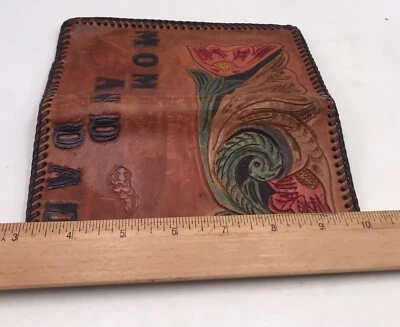 Hand Tooled Leather Wallet Check Book Brown Vintage Mom And Dad Inscribed Foto 1 de 4