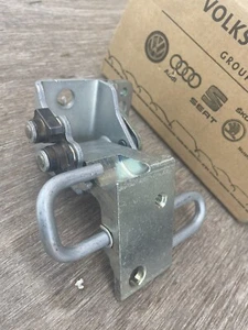 GENUINE 🔹️AUDI Q7 4L REAR LEFT LOWER DOOR HINGE 4L0833411B - Picture 1 of 6