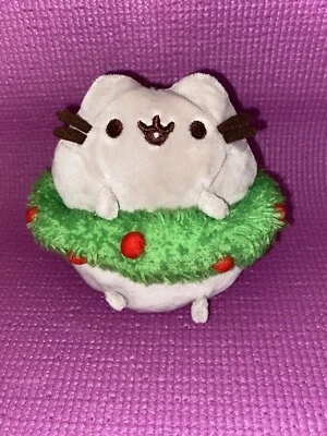 Christmas Pusheen  Plush Cat w/ Wreath 5" Stuffed Animal Gund - Image 1 of 4