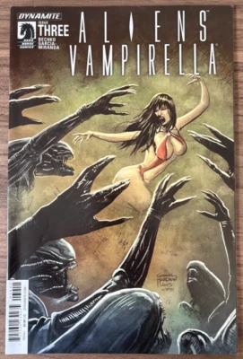 Aliens  Vampirella #3, 2014, Dynamite/Dark Horse Comics, Cover A, 1st Printing - Изображение 1 из 2
