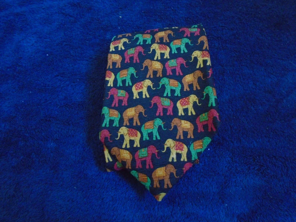 Gravata masculina Paul Fredrick 100% seda italiana, preta com elefantes multicoloridos - Imagem 1 de 1