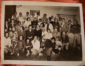 40+ CAST CREW PHOTO SADA THOMPSON JAMES BRODERICK FAMILY TV SHOW 8x10 1976 -77 - Bild 1 von 11