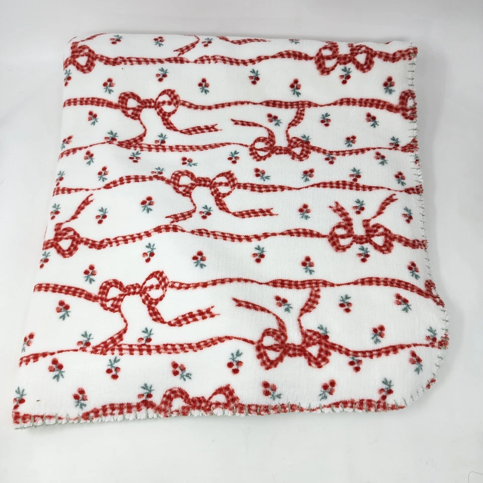 Детское праздничное мягкое рождественское одеяло Laura Ashley с бантами из ягод имбиря - Изображение 1 из 4