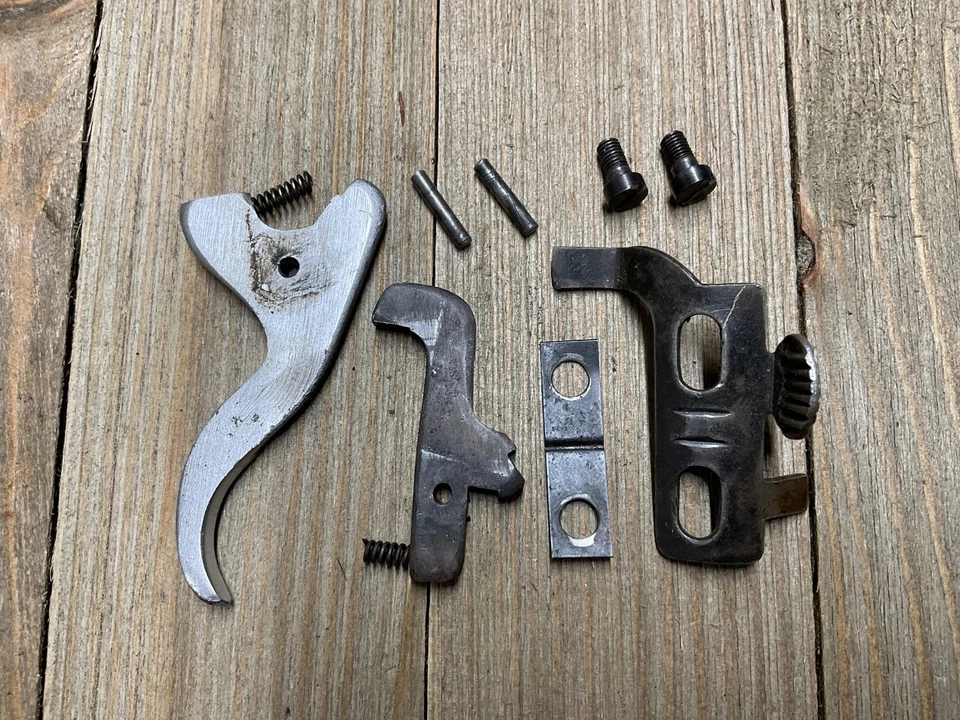 [B] JC Higgins 103.13 Marlin 81 22LR Rifle Gatillo y Piezas de montaje de seguridad Foto 1 de 1