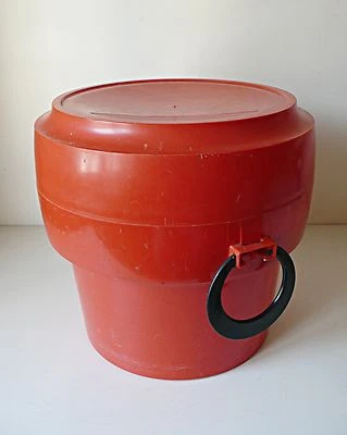 TRAVAILLEUSE COUTURE POUF EN PLASTIQUE ANNÉES 70 VINTAGE DESIGN 1970 - Photo 1/4