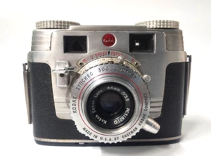 VTG Kodak Signet 35 Camera w/ Field Case, Ektar Lens, Synchro 300 Shutter - Picture 1 of 13