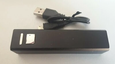 POWER BANK CARICA BATTERIA EMERGENZA UNIV. 2600mAh USB PORTATILE NERO MAI USATO - Immagine 1 di 4