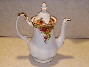 Vintage Royal Albert,"Old Country Roses"Bone China Tea/Coffee Pot - Picture 1 of 19