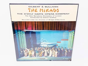 The Mikado Gilbert & Sullivan, 2 LP Box Set D'Oyly Carte Opera London Sealed New - Foto 1 di 6