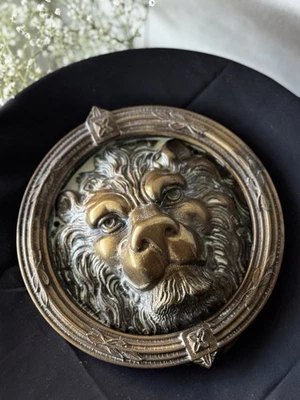 "Hermoso llamador de puerta con cabeza de león de latón macizo de colección estilo era eduardiana" Foto 1 de 4