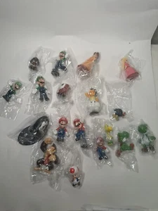 NEW LOT of 2007 Mario Nintendo toy plastic figures Luigi. Cake Toppers - Bild 1 von 9
