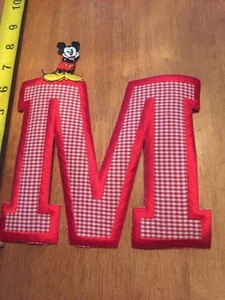 PARCHE CHAQUETA MICKEY MOUSE (M) APROXIMADAMENTE 9 PULGADAS DE ALTO 8 DE ANCHO - Imagen 1 de 1