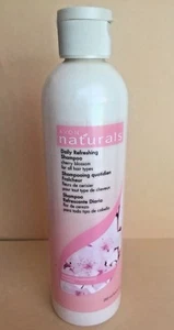 ~Avon~Naturals~Cerezo en flor~Champú diario~8,4 fl. oz.~Sellado de fábrica - Imagen 1 de 4