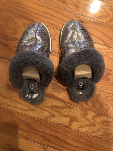 Usate UGG SCUFFETTE II METALLICA SCINTILLANTE GUNMETAL PELLE DONNA PANTOFOLE US 7 scatola