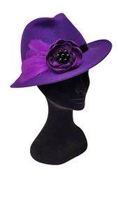 Gorgeous sumptuous purple trilby with feather and poppy detail, statement piece - Picture 1 of 3