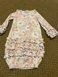 CLOVER COTTAGE Baby Mädchen Kleid Rüschen geblümt Größe NB Gänseblümchen - Bild 1 von 5