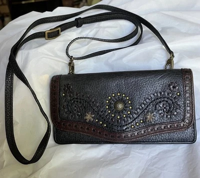 Bolso organizador billetera triple de cuero tachonado bandolera vintage Brighton Montreal Foto 1 de 4