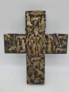 Croce antica con piccole donazioni votive in legno e latta argentata - Foto 1 di 11