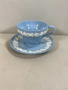 Queensware Creme Borte auf Lavendelblau Tasse Untertasse - Bild 1 von 6