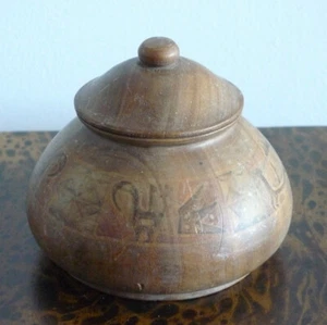 Small Round Wood Box with Lid & Polychrome Primitive Figures - Bild 1 von 8