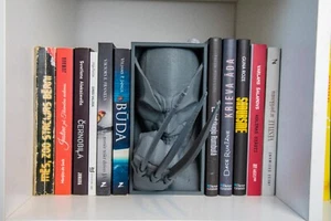 Wolverine Sujetalibros y Rincón para Libros con Garras - Inspirado en X-Men - Soporte para Libros - Imagen 1 de 11