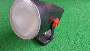 STRAHLER STROBOSKOP BLITZER LAMPE LEERGEHÄUSE mit Wandhalterung ca.170x105+Halt. - Picture 1 of 3