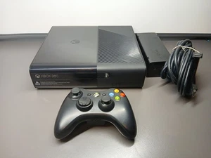 Microsoft Xbox 360 E Console 4GB With Controller Cables - Picture 1 of 10