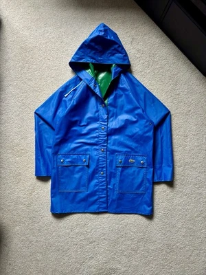 Impermeable PVC Lacoste Vintage Talla L (Se adapta a S/M) Azul con Forro Verde Cremallera Completa Foto 1 de 4
