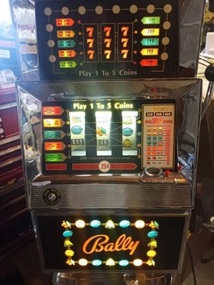 Máquina tragamonedas Bally vintage $.25 5 líneas Foto 1 de 4