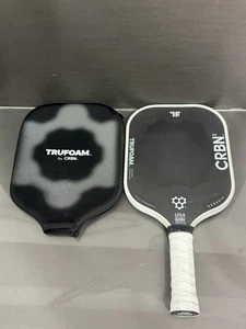 Paleta Pickleball CRBN 2 TruFoam 2 Genesis, hexagonal debajo del agarre, cuerpo ancho estándar - Imagen 1 de 10
