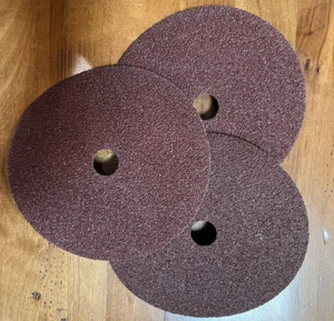 3M 7 Zoll Aluminiumoxid Center Mount Fiber Disc 24er Körnung Typ C - Menge 3 NEU - Bild 1 von 4