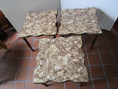 JUEGO 3 MESAS ANIDADORAS APILABLES tapas de mármol sintético cuadradas 17,5" años 60 vintage Foto 1 de 4