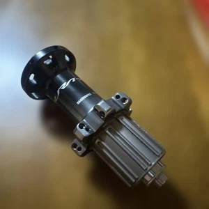Shimano Dura-Ace WH-R9100 Nabe 21H Straight Pull gefettet kariert - Bild 1 von 9