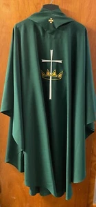 GREEN CHASUBLE WITH CROSS AND CROWN + STOLE - Picture 1 of 10