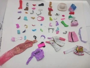 Muñeca Zapatos Accesorios Zapatos Desajustados Botas Ropa 50+ Piezas Barbie y Otros - Imagen 1 de 13