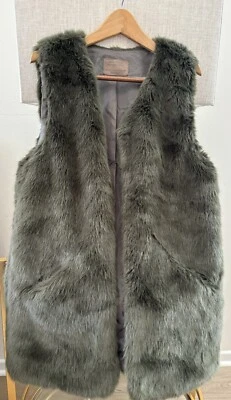 Zara Girls Faux Fur Dark Green Vest Girls 13/14 Warm Cozy Outerwear Collection - Image 1 of 4