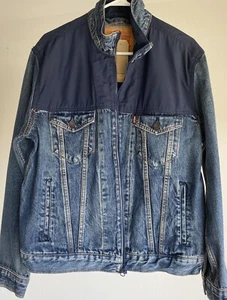 Levi’s Men’s Trucker Jacket Denim Blue Poly Block Chest Size Medium NWT $98 - Picture 1 of 2
