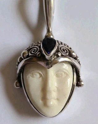 Colgante de iolita de plata de ley 925 cara blanca de diosa tallada Sajen Foto 1 de 4