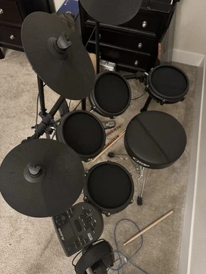 Alesis Nitro Kit 7PC Electronic Drum Set - With Stool.  LOCAL PICKUP ONLY - Image 1 of 2