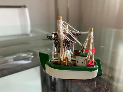Kleines Segelschiff 4-Master aus Holz als Modell oder Dekoration,7cm breit+6cm h - Bild 1 von 4