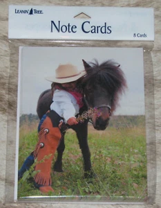 "LEANIN TREE ""Pequeña vaquera con su flequillo"~Paquete de 8 tarjetas #35576~Blanco - Imagen 1 de 2