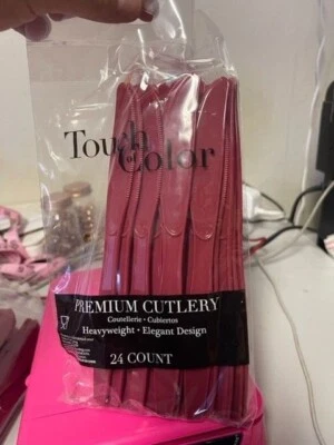 Burgundy Heavy Duty Plastic Knives 24 Per Pack Tableware Party Supplies New!!! - Image 1 of 2