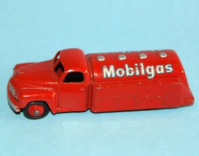 Dinky Toys MECCANO England #30P STUDEBAKER TANKER 'MOBILGAS' 1954  - Image 1 of 4